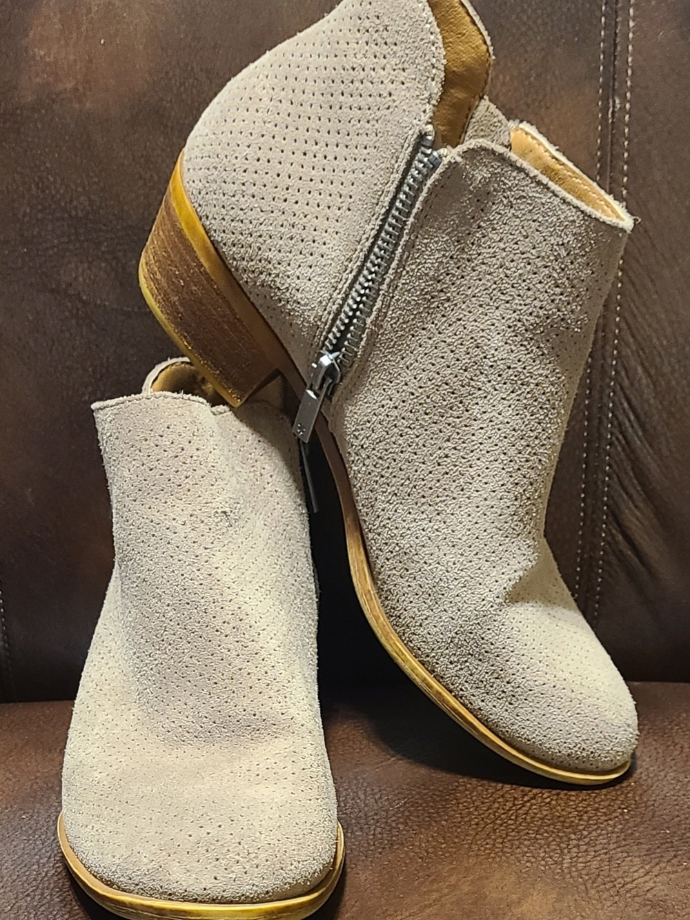 Lucky Brand Brielley Perforated Suede Ankle Booties Tan Taupe 8M